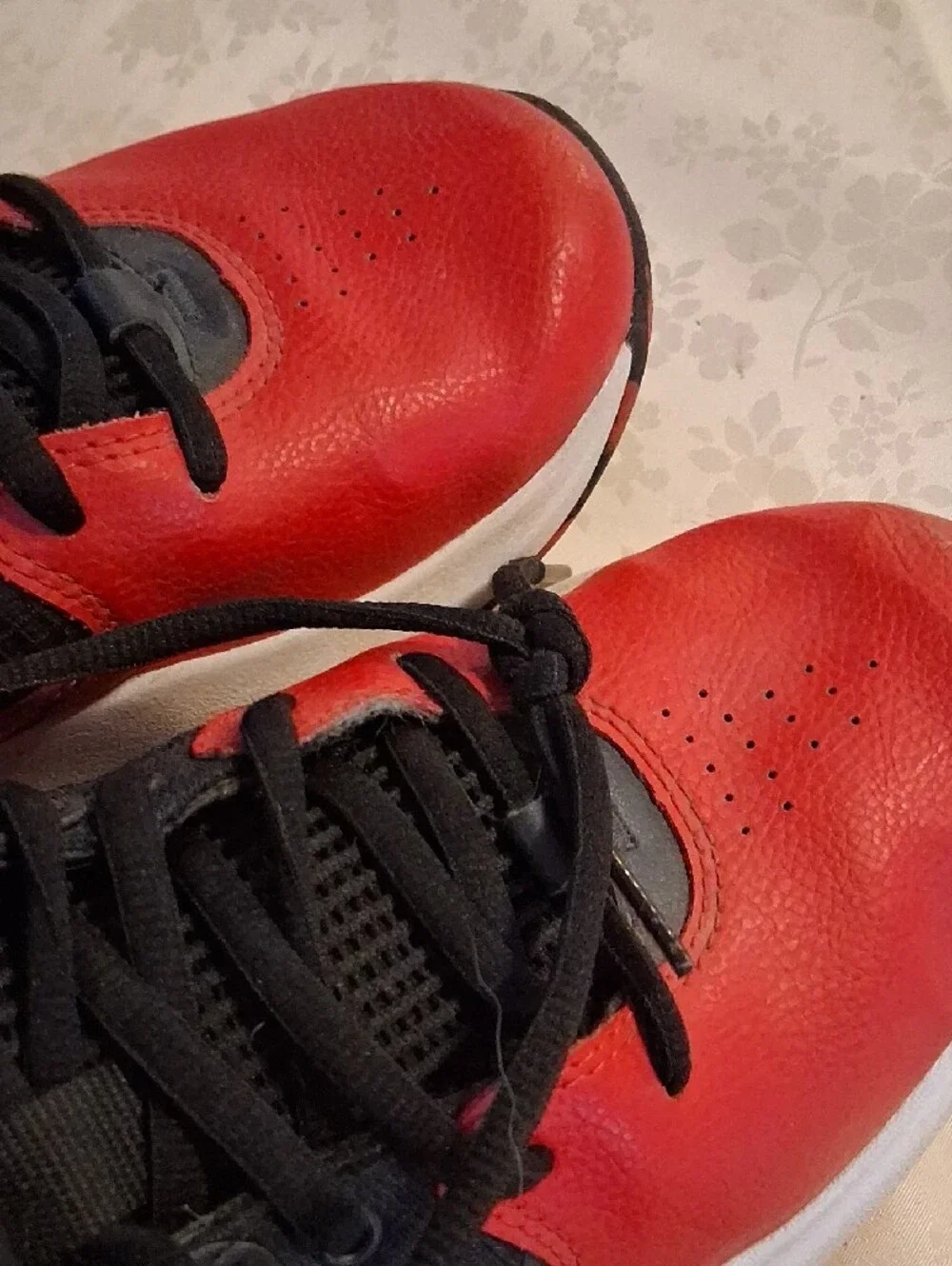 Under Armour Men's Red and Black Training Sneakers